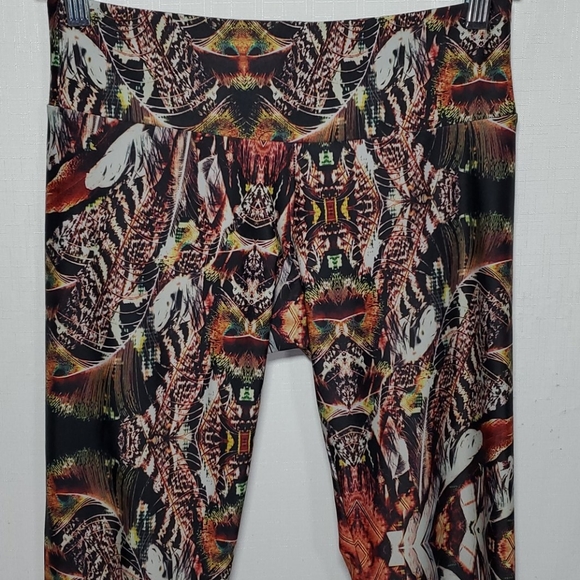 Onzie Jamaica Feather Print Capri Workout Leggings - Picture 3 of 8